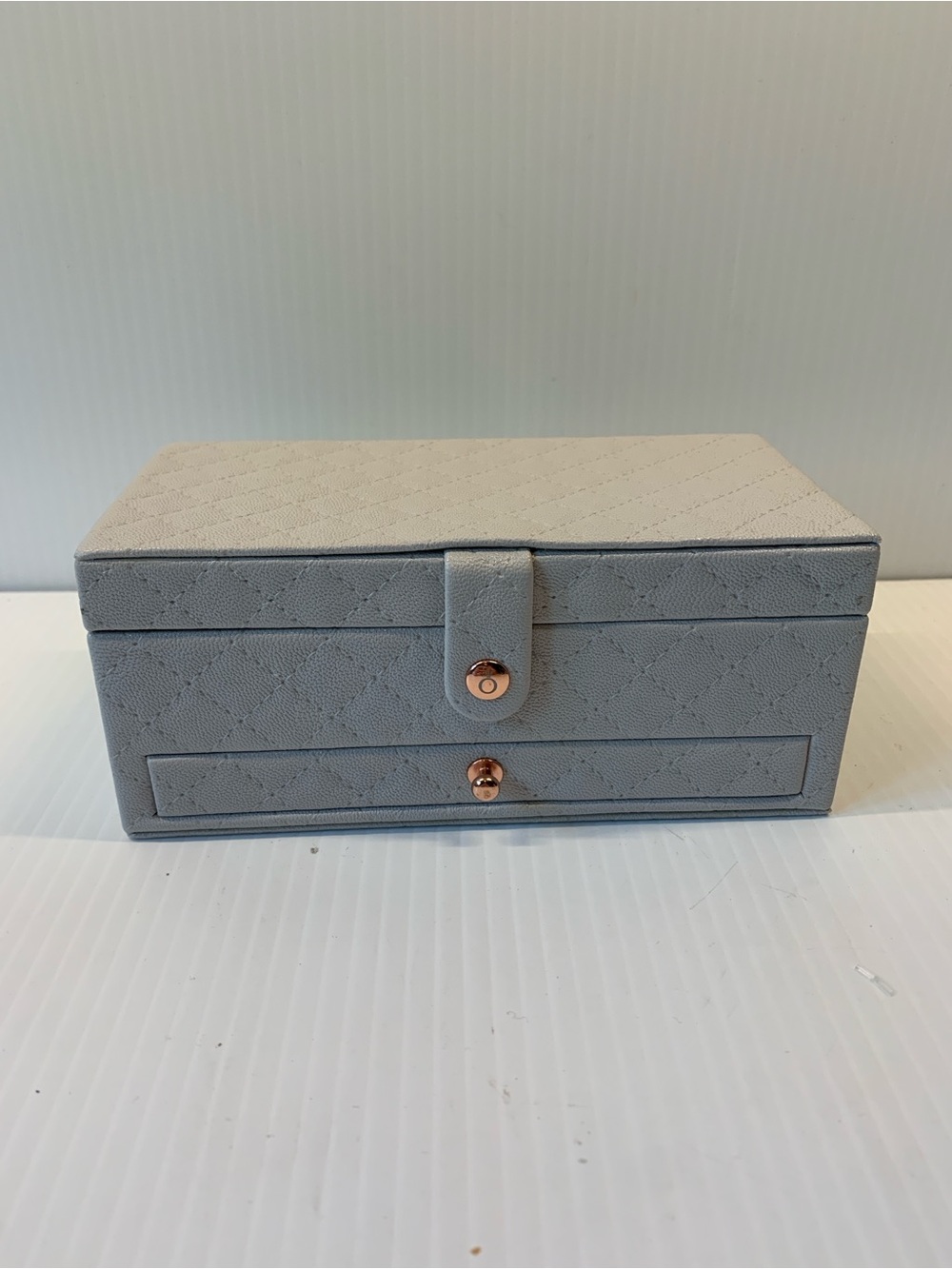 Pandora Light Gray Quilted Jewelry Organizer with Rose Gold Accents